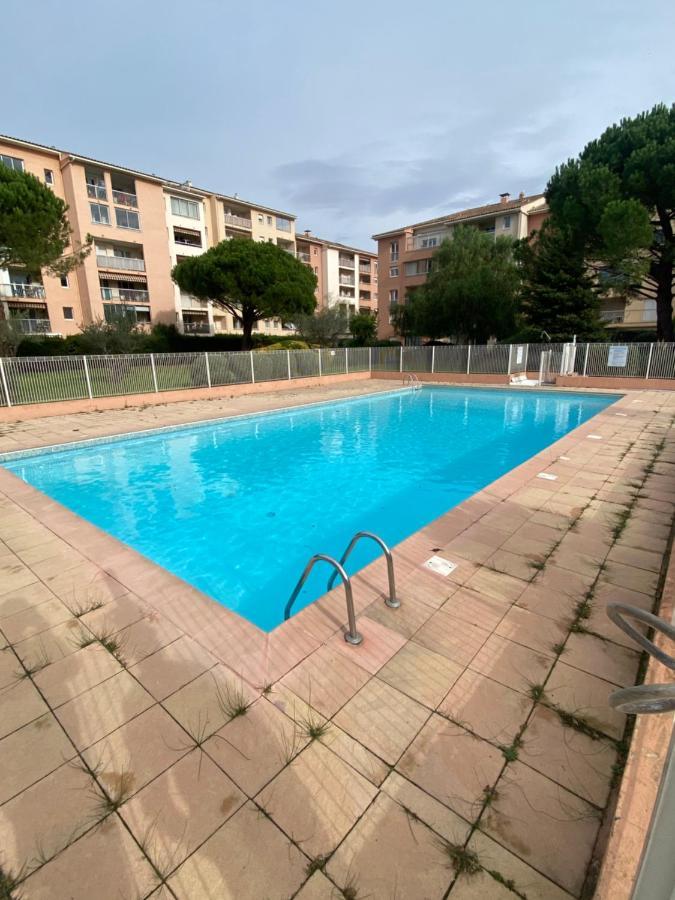 Studio Dans Residence Avec Piscine Et Tennis Fréjus Eksteriør billede